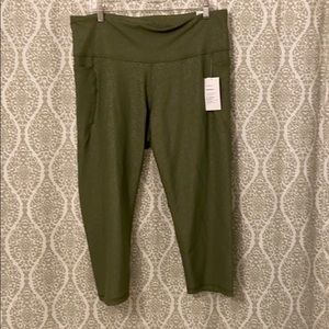 BRAND NEW Old Navy Capri Pants
